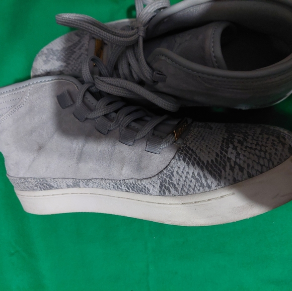 Sneaker - Picture 3 of 4